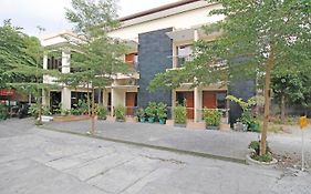 RedDoorz @ Turangga Sari